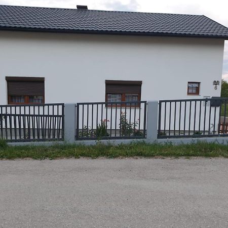 Apartman Filip Udbina 外观 照片