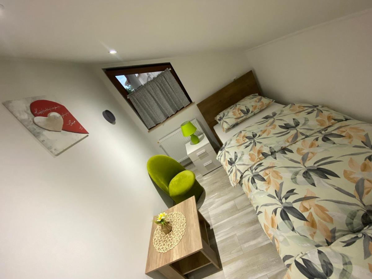 Apartman Filip Udbina 外观 照片